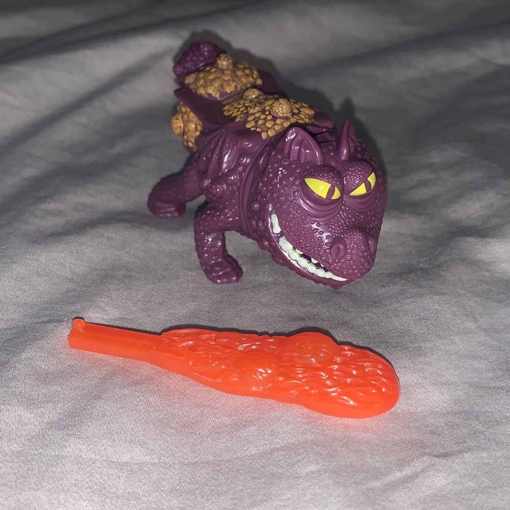 How to Train Your Dragon Toy Set 2 Pieces Gronkle Action Figure w Fire (purple)